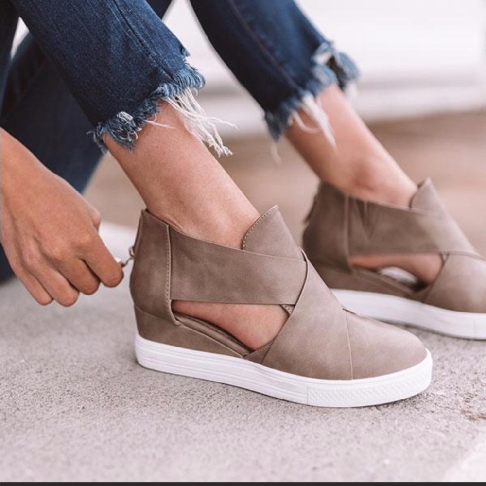 LAST 1❗️🔥TRENDING CUT-OUT WEDGE SNEAKERS